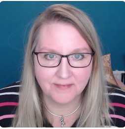 Headshot of Dana Mead