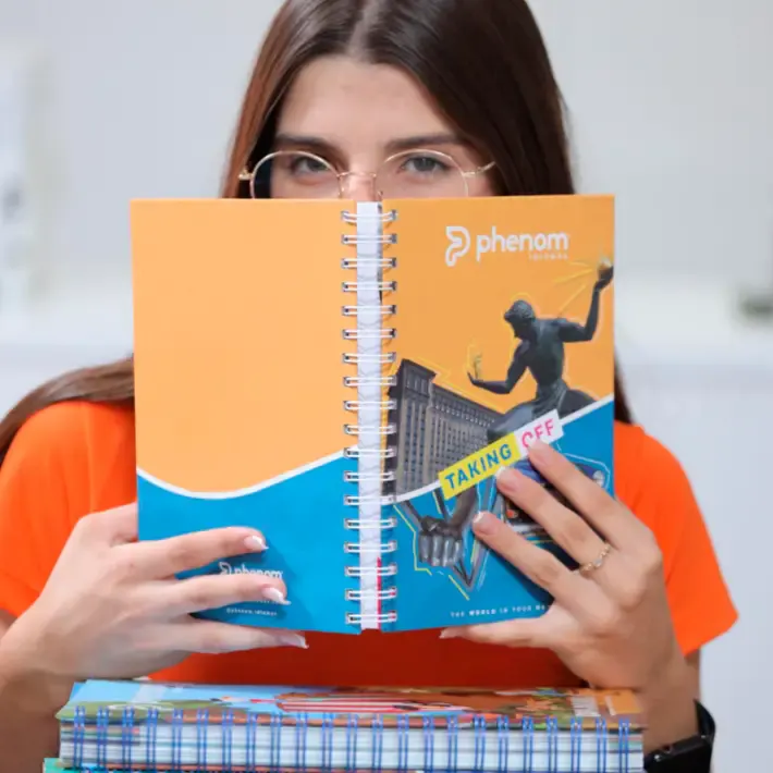 Aluno no curso grátis Phenom Idiomas