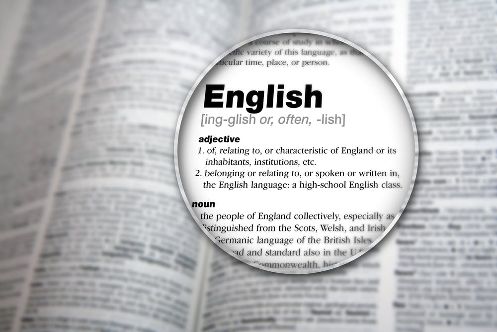 Definição de palavra em um dicionário inglês, com explicação e exemplos de uso.