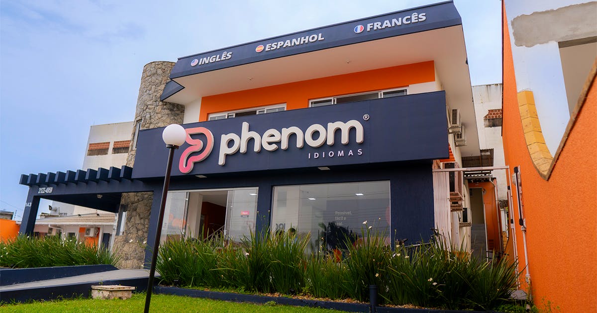 Fachada de uma unidade da Phenom Idiomas.