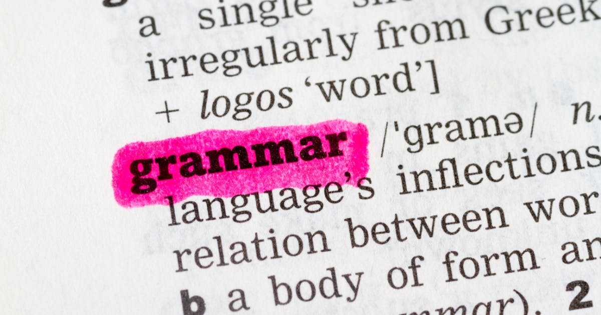 Páginas de um dicionário com expressões em inglês e definições destacadas.