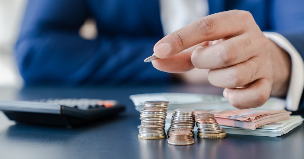 Planejamento de custos para intercâmbio educacional e curso de idiomas no exterior.