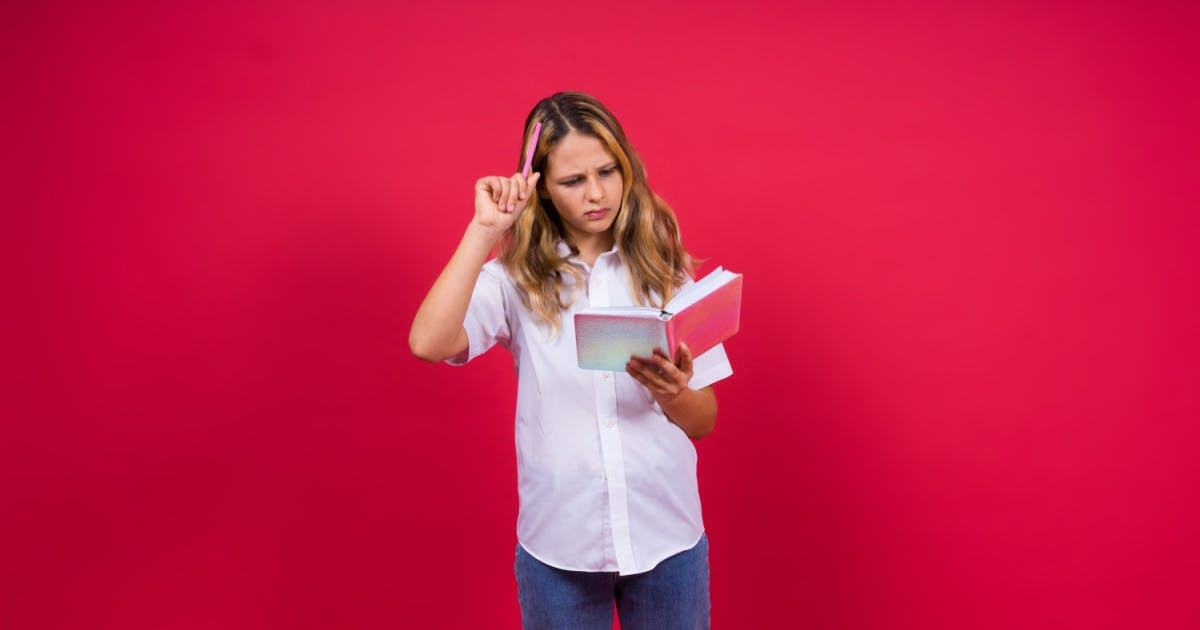 Pessoa travada tentando falar inglês.