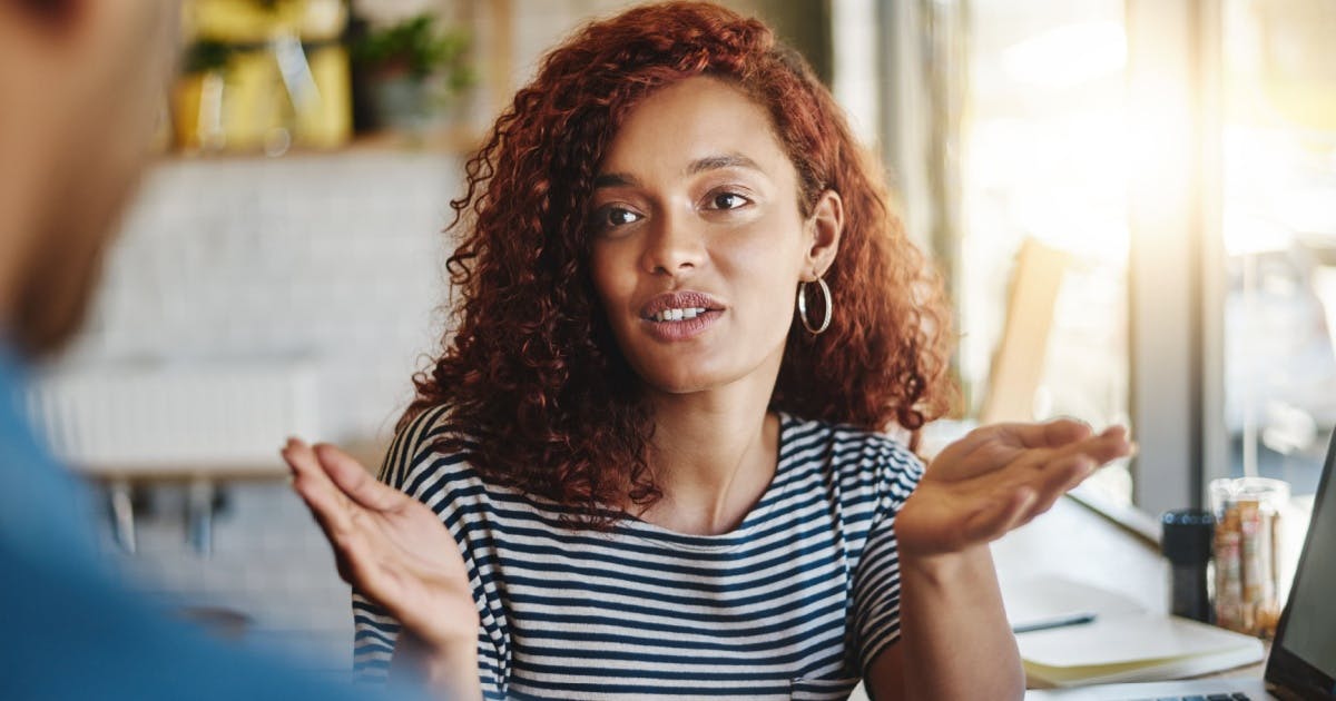 Palavras em inglês: Pessoa falando inglês com confiança.