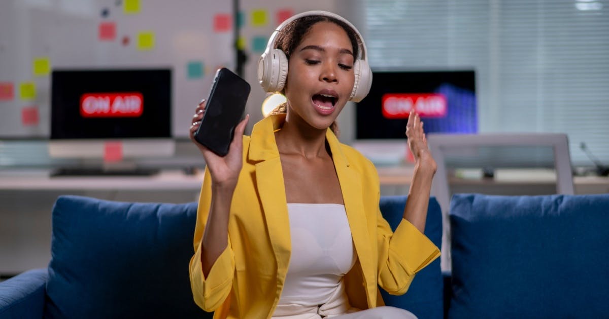 Músicas para aprender inglês: prática de shadowing para melhorar pronúncia em inglês com música.