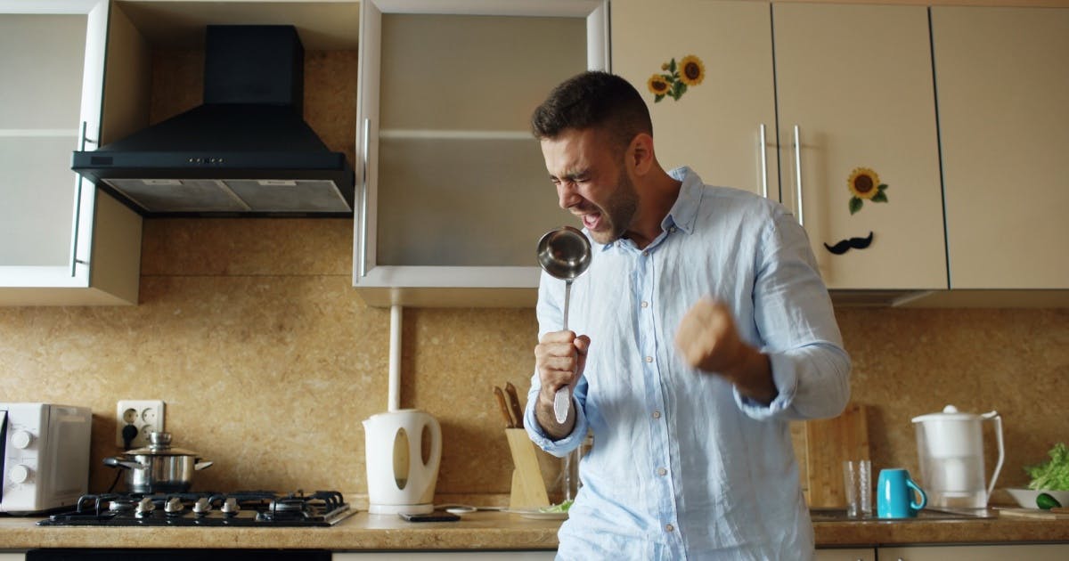 Músicas para aprender inglês: treino de pronúncia de inglês ao cantar música.