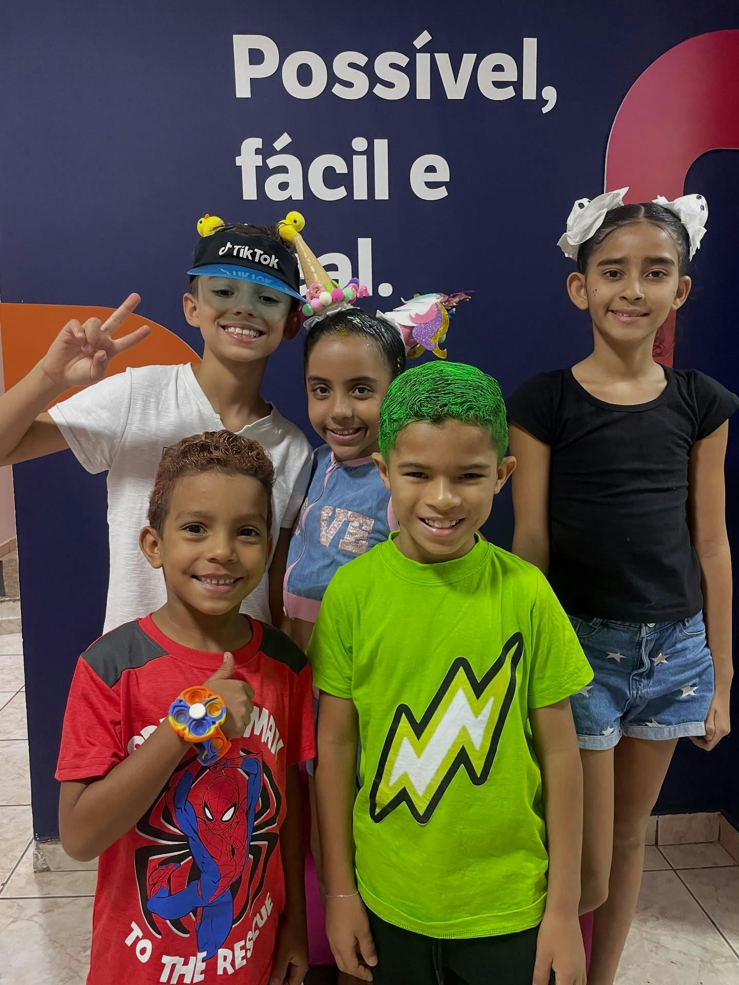 Semana do cabelo maluco na Phenom Idiomas Goiania