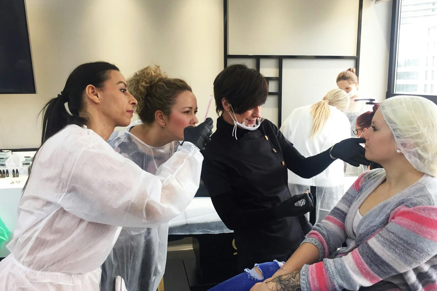 Aunque es enfermera de profesión, Zlata redirigió su carrera hacia el sector de la belleza.