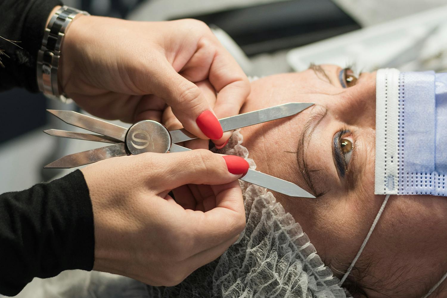 To ensure the natural looking eyebrows, the artist will use Phi proportion (Golden ratio) to draw eyebrows that complement her pronounced brow-bone.