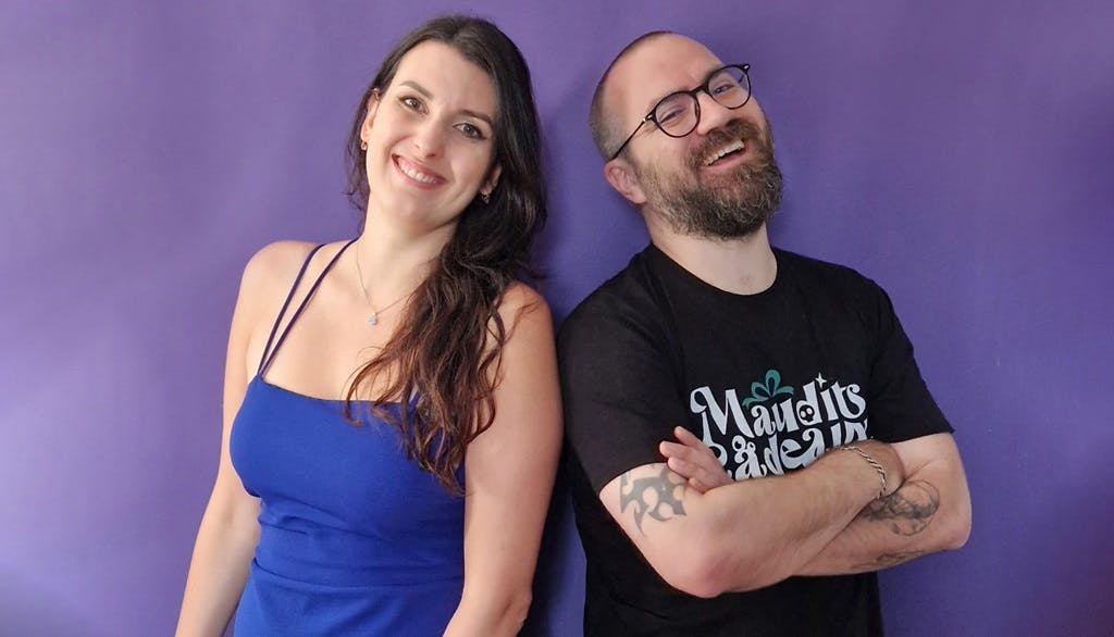 Florine et Olivier, les créateurs du jeu de société Maudits Cadeaux