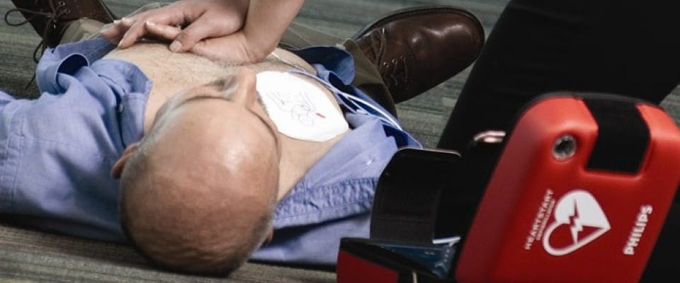 scarica defibrillatore voltaggio