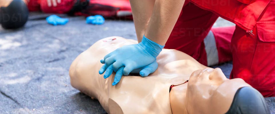 «Immunità» per chiunque utilizzi i defibrillatori: legge allo sprint finale