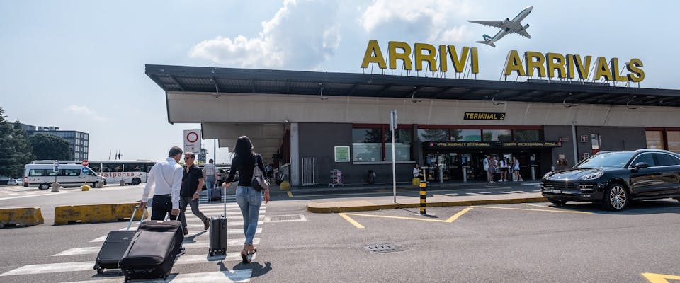 Tassista morto a Malpensa, «Assurdo non ci fosse il defibrillatore»
