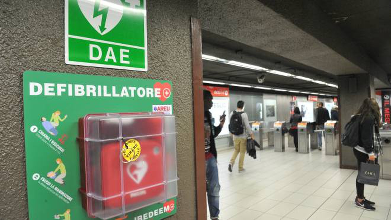 Arresto Cardiaco in Stazione Centrale a Milano: Salvato da un Poliziotto