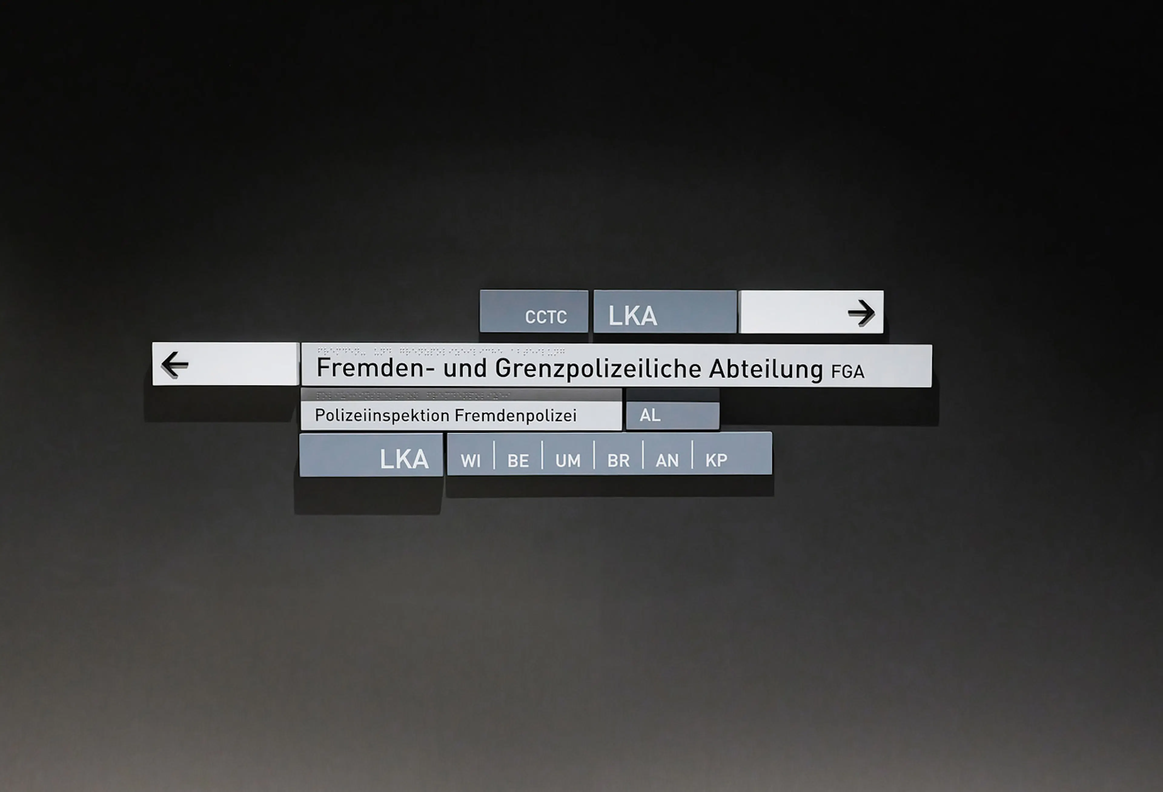 Wegweiser im Orientierungssystem des Sicherheitszentrums Tirol
