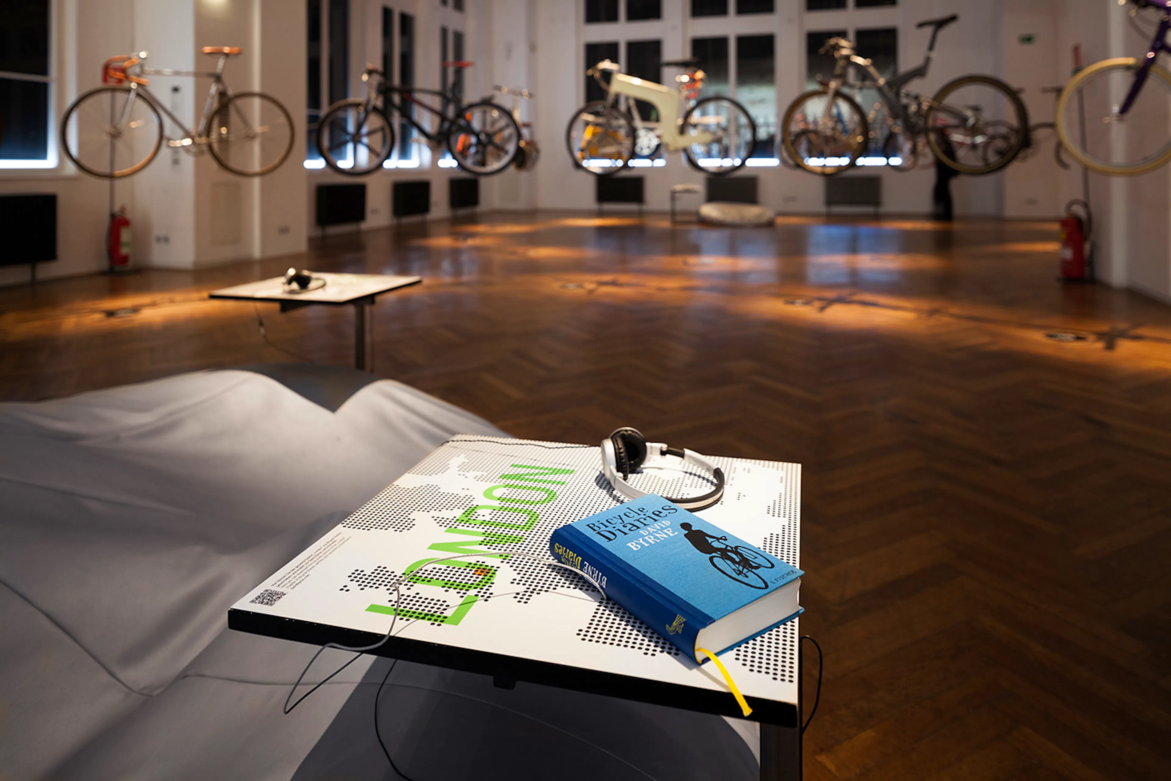 Interaktive Station in der Ausstellung "Tour Du Monde" im Wiener Museum für angewandte Kunst