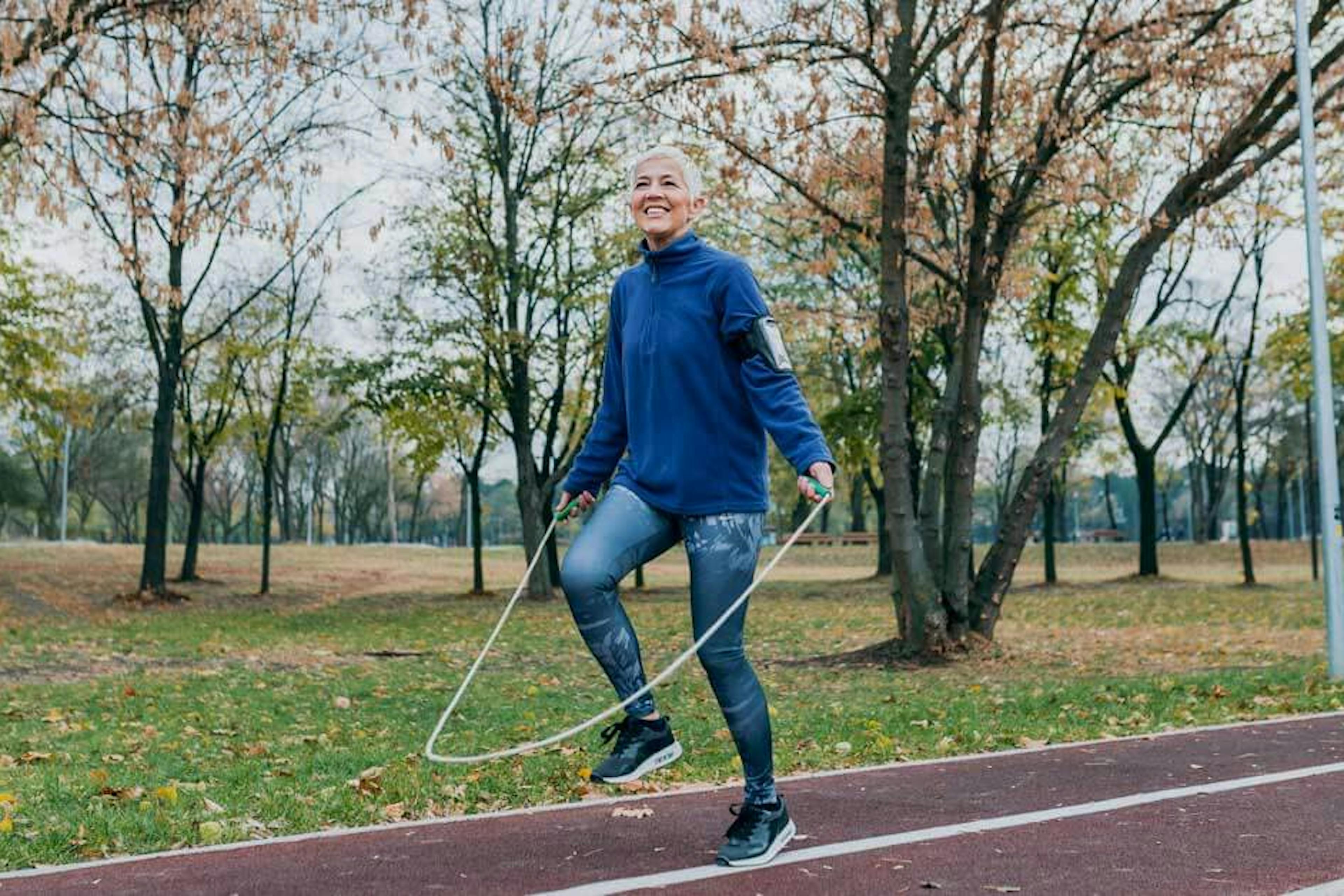 woman jumping rope