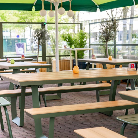 Olijfgroene aluminium picknicktafel Bermuda bij House of Watt