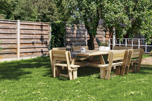 Grote houten picknicktafel Tallinn in de tuin