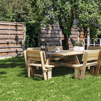 Grote houten picknicktafel Tallinn in de tuin