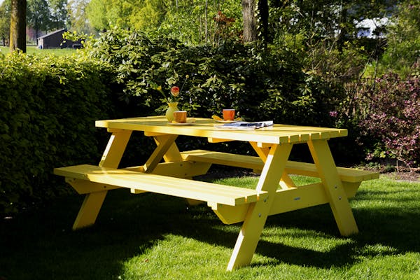 Picknicktafel.nl gekleurde picknicktafel geel