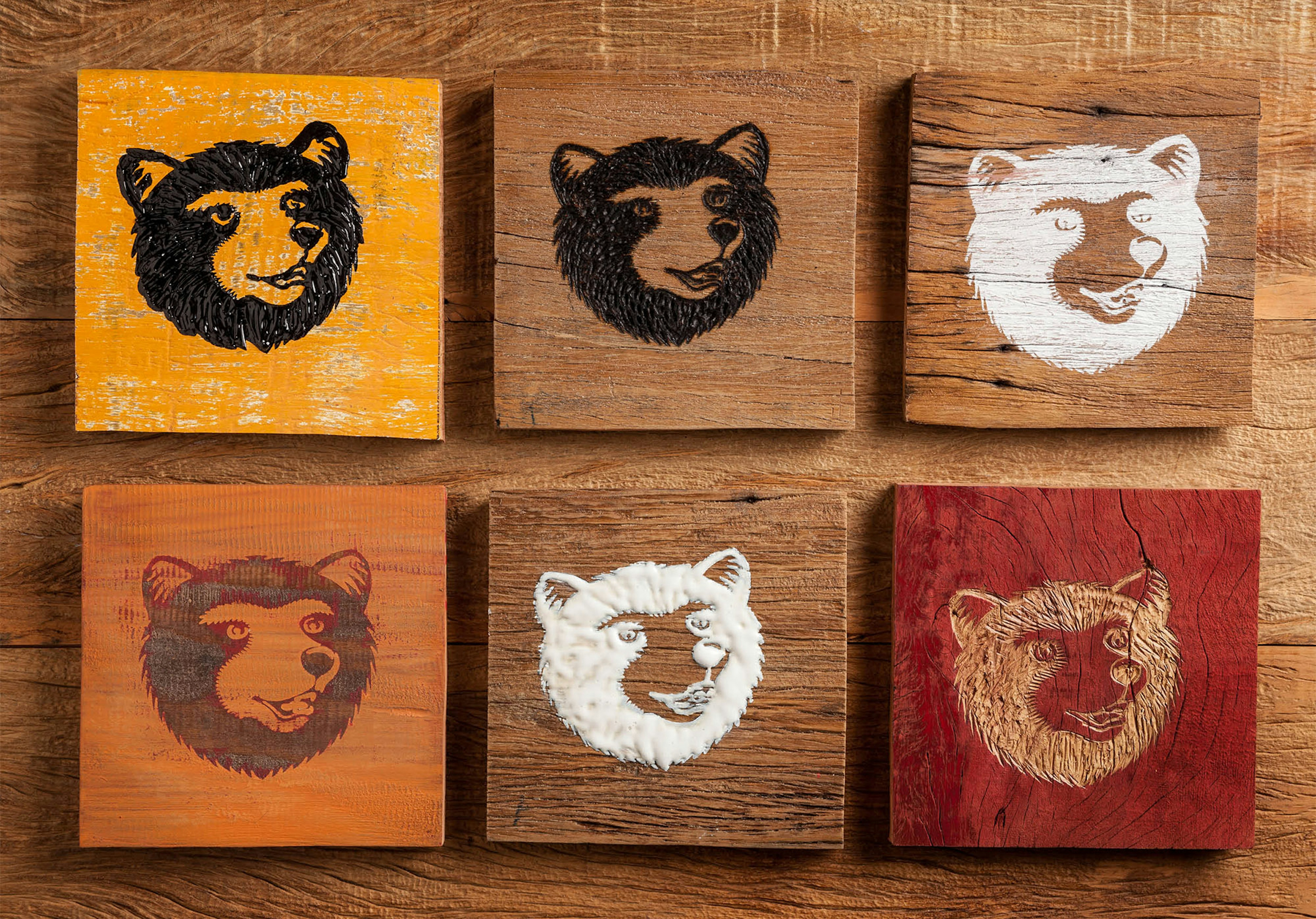 Urso da cervejaria Colorado feito de madeira com xilogravura