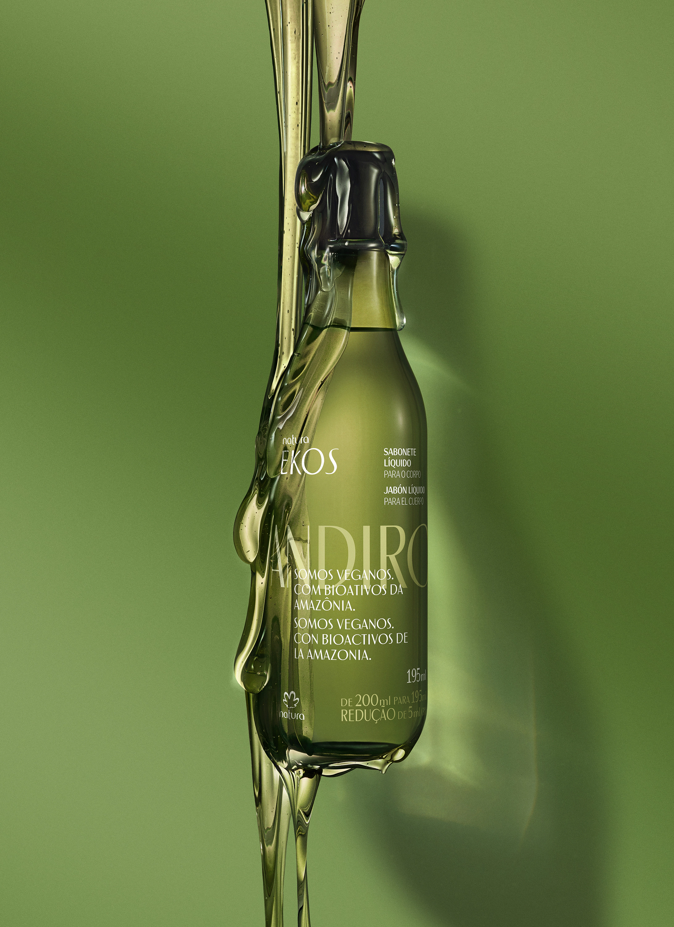 Foto Sabonete Corporal Andiro, com produto escorrendo pela embalagem