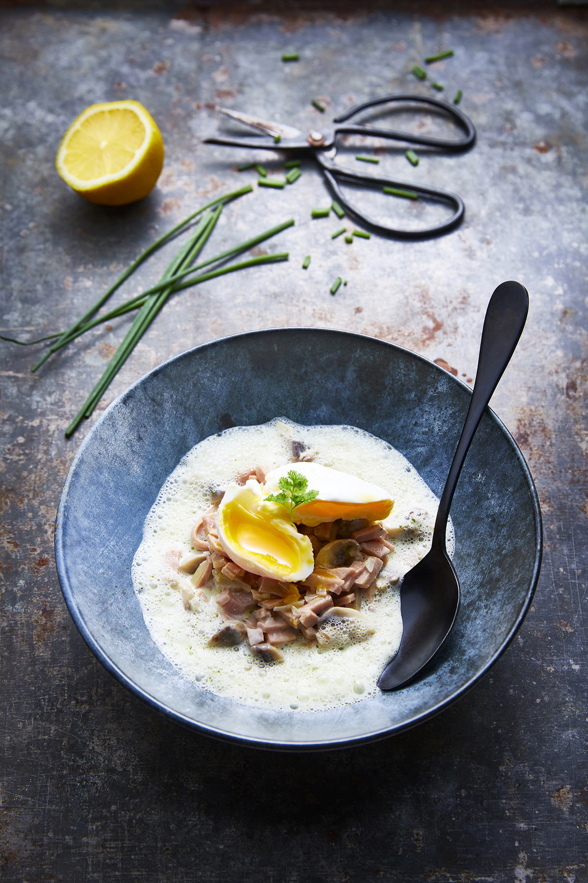 Œuf poché sur une fricassée paysanne