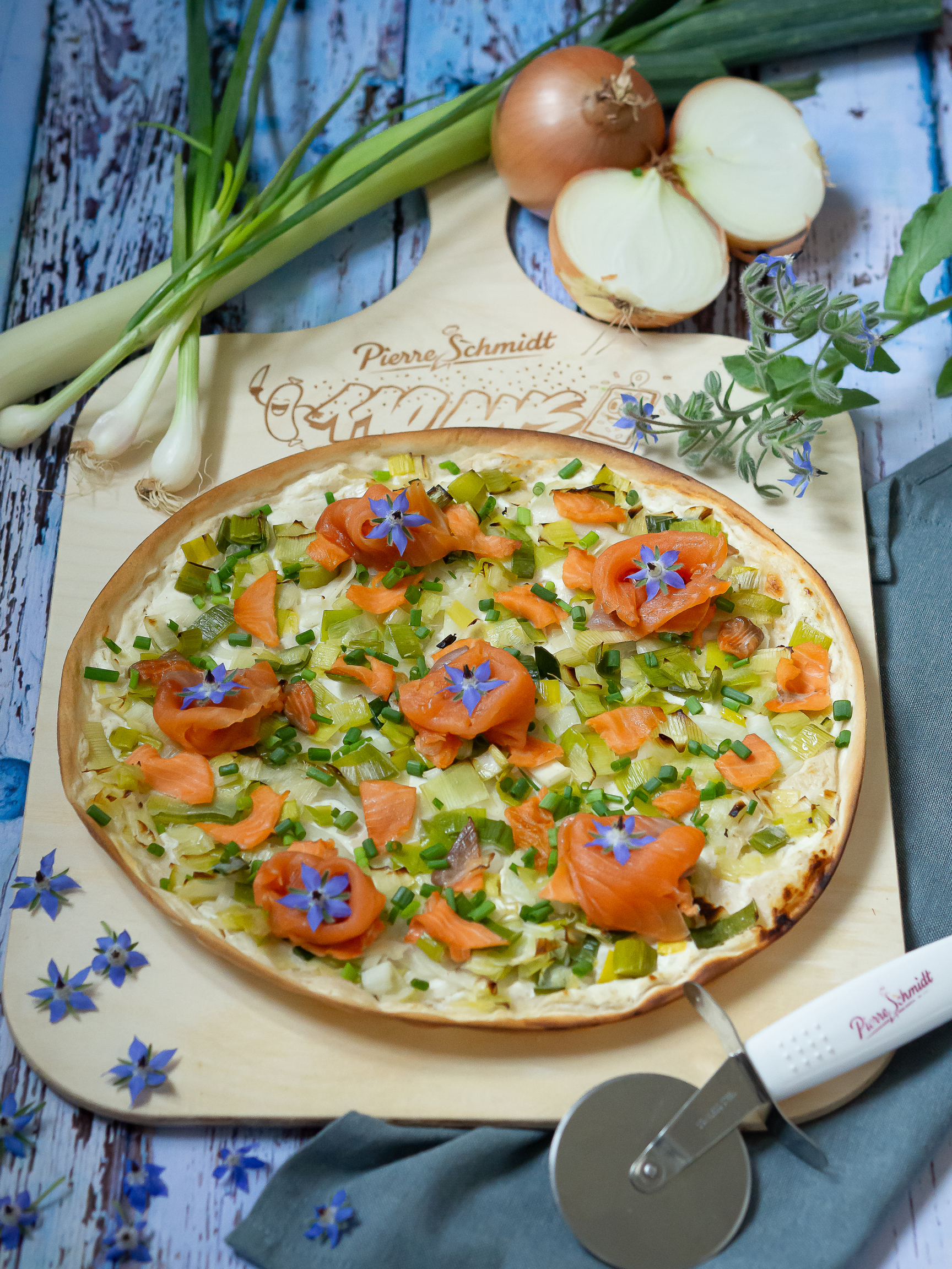 Tarte flambée à la truite fumée d’Alsace, poireaux et raifort
