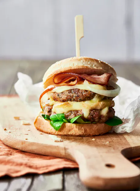 Burger galette de viande alsacienne, munster et lard
