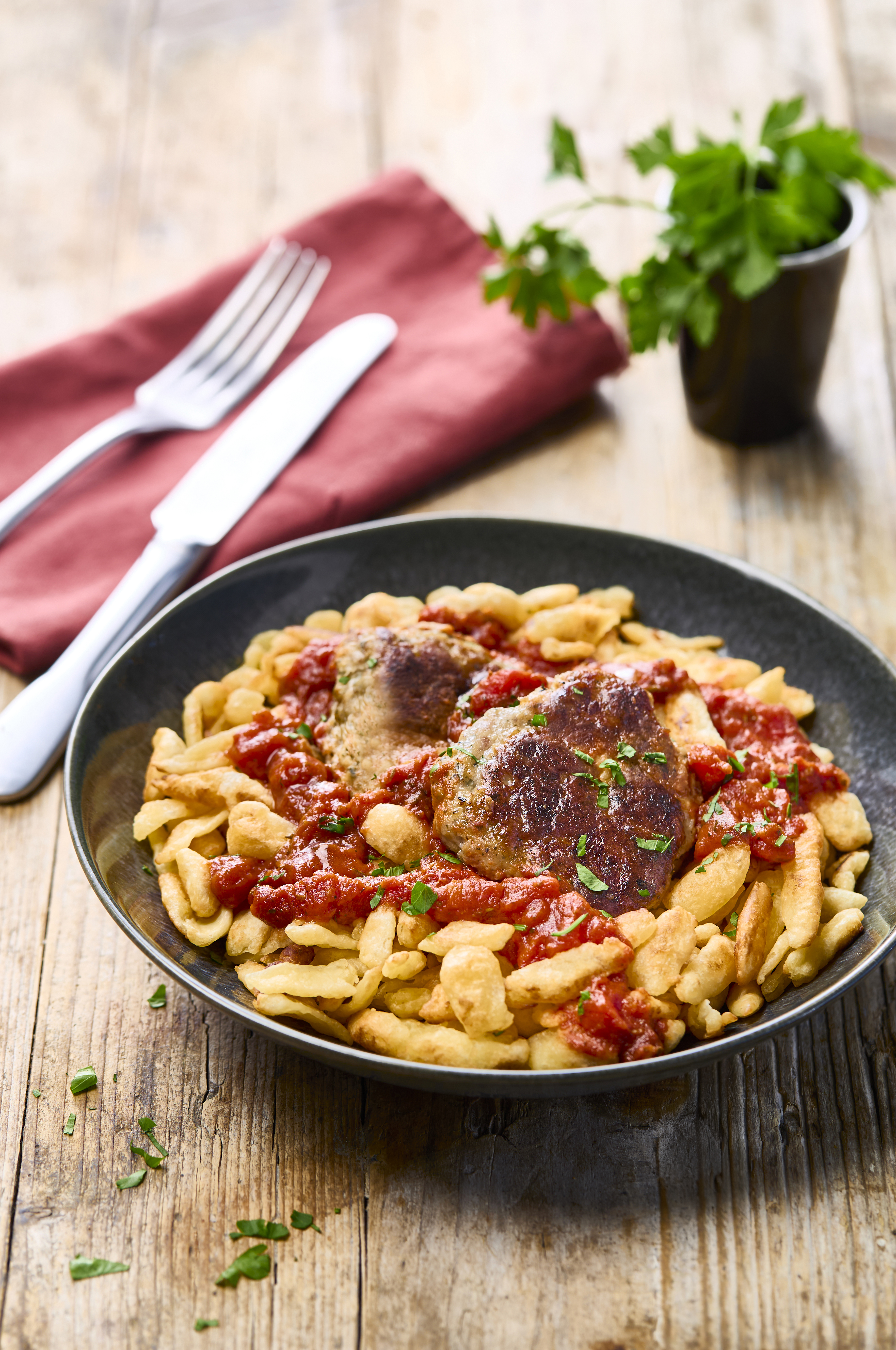 Spaetzle sauce tomate et galettes de viande à l’alsacienne