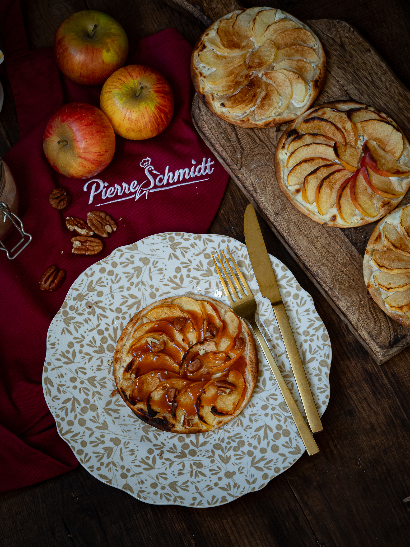 Tarte flambée dessert au bibeleskaes et aux pommes caramélisées
