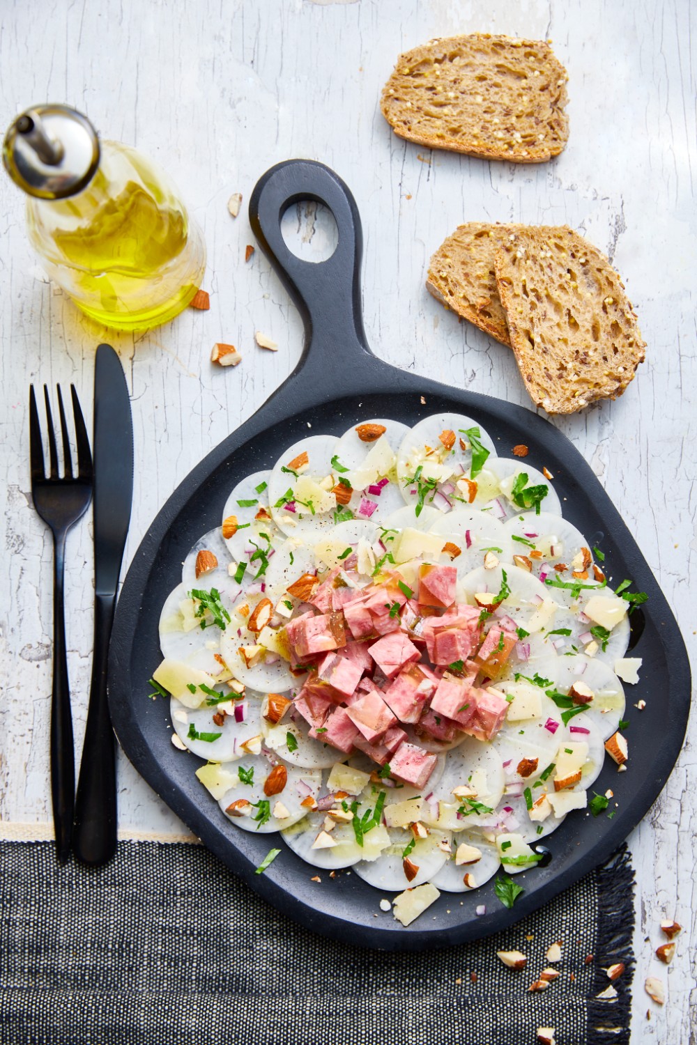 Planchette de presskopf sur carpaccio de radis
