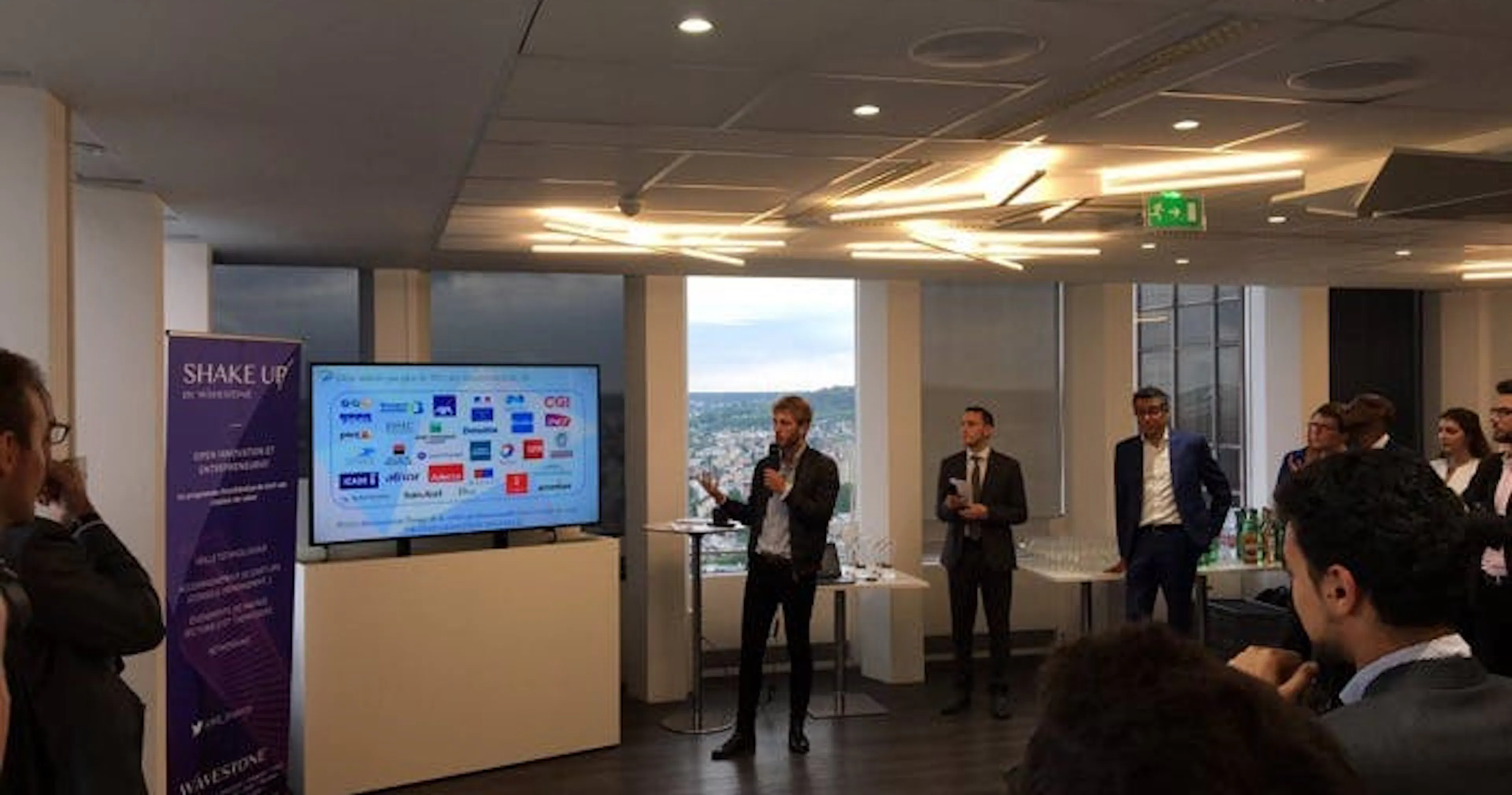 JUILLET 2017 - PITCHY REÇOIT LE PRIX COUP DE COEUR DE SHAK'UP LE PRIX D'INNOVATION DE WAVESTONE.