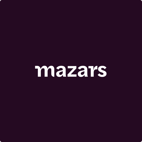 logo blanc Mazars sur fond pourpre