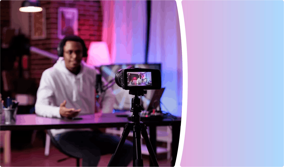 Un homme qui fait un tournage vidéo