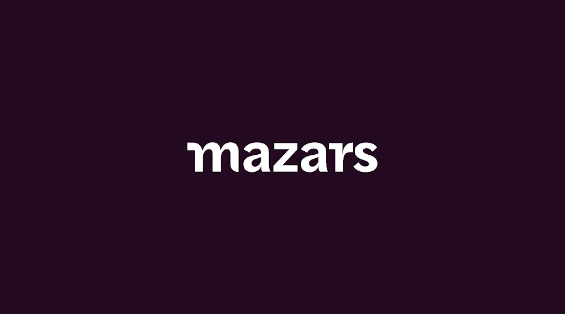Logo blanc de Mazars sur un fond violet foncé