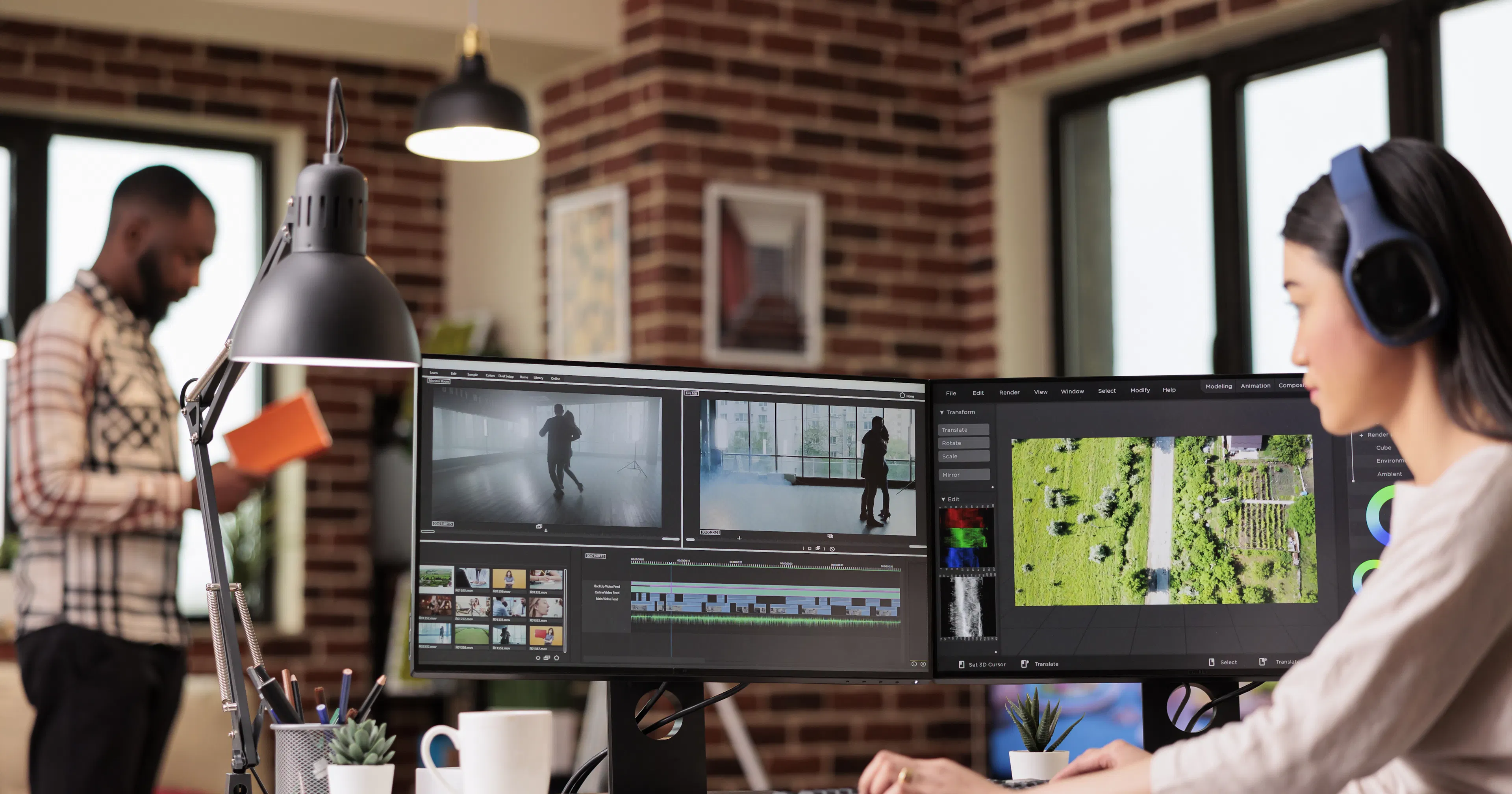 collaborateurs en train de créer une vidéo tutorielle