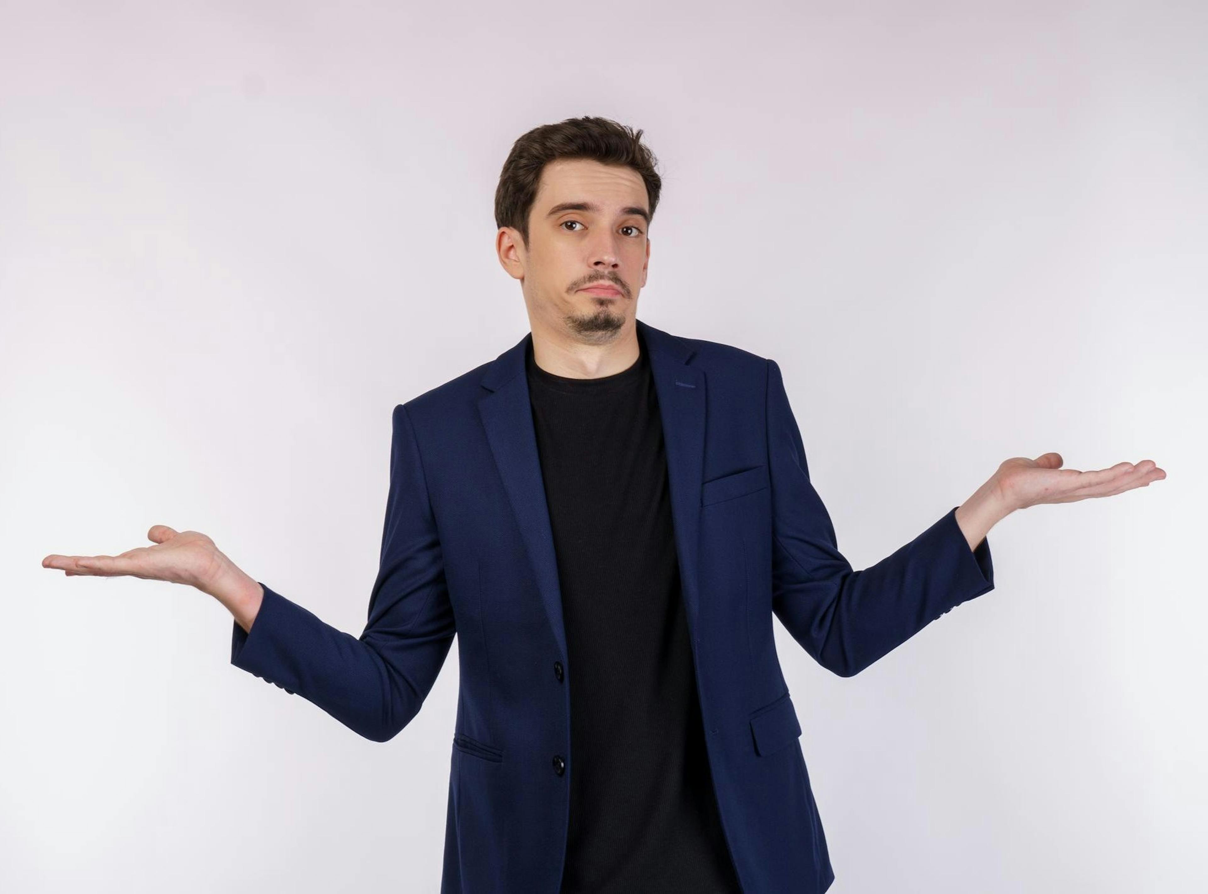 homme indécis - Pitchy vs. Vyond