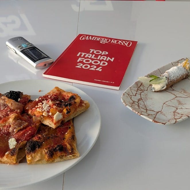 Workshop sul potenziale dell’intelligenza artificiale condotto da PixelCrew per il team Gambero Rosso durante il corso di formazione in aula.