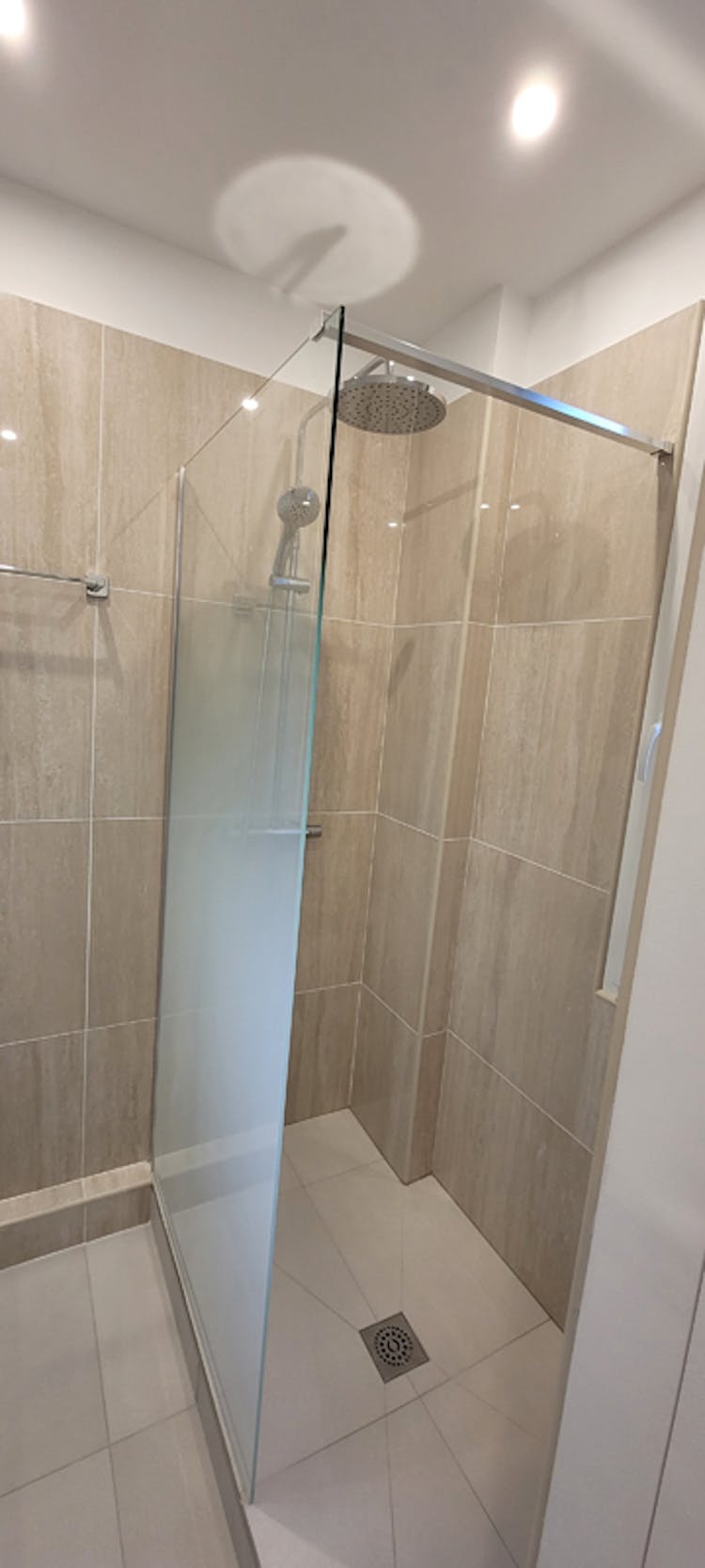 pose douche italienne salle bain appartement 49m2 Paris 16