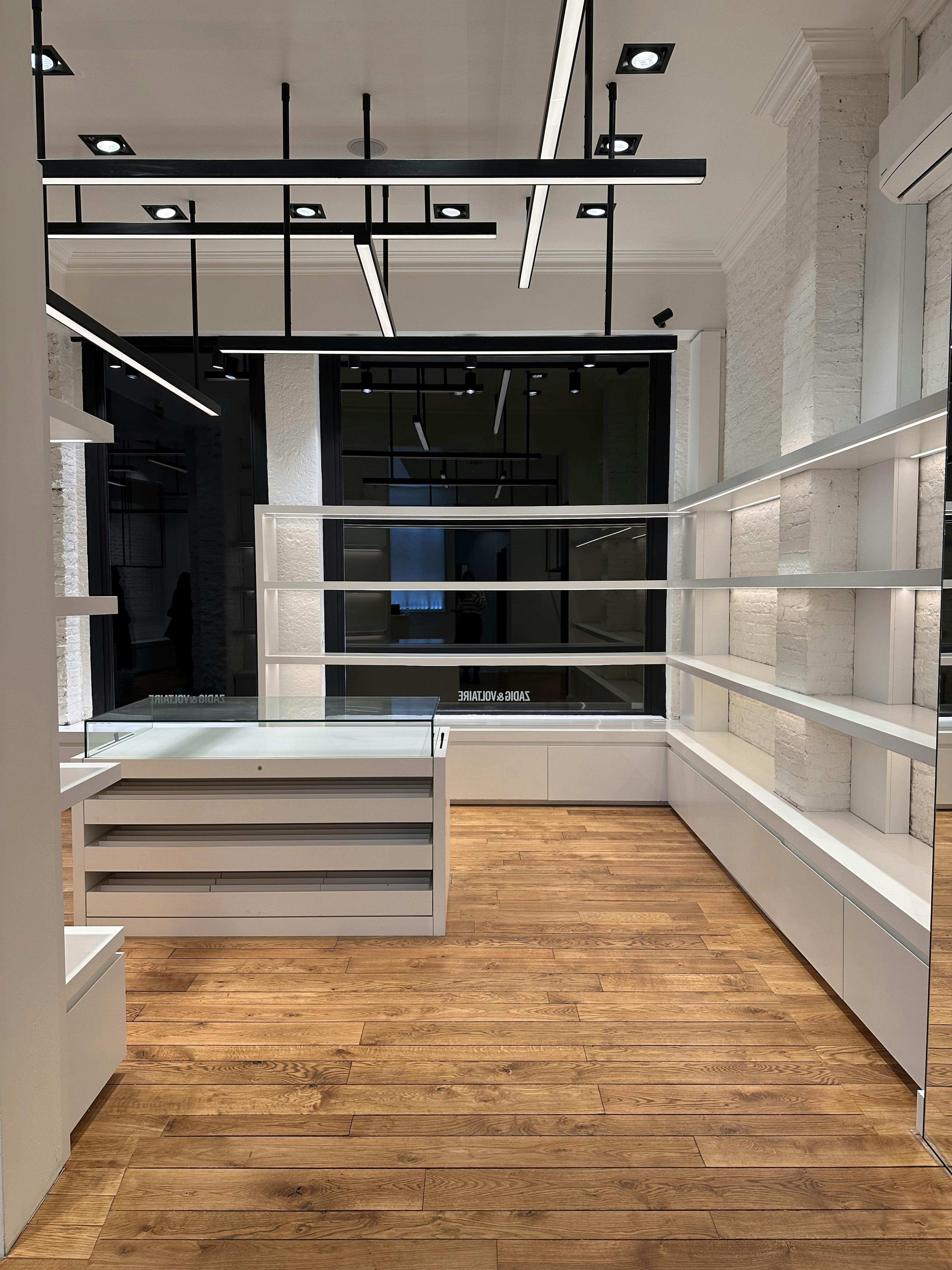 rénovation boutique zadig et voltaire rez de chaussée étagère rénovation boutique zadig et voltaire rez de chaussée étagère