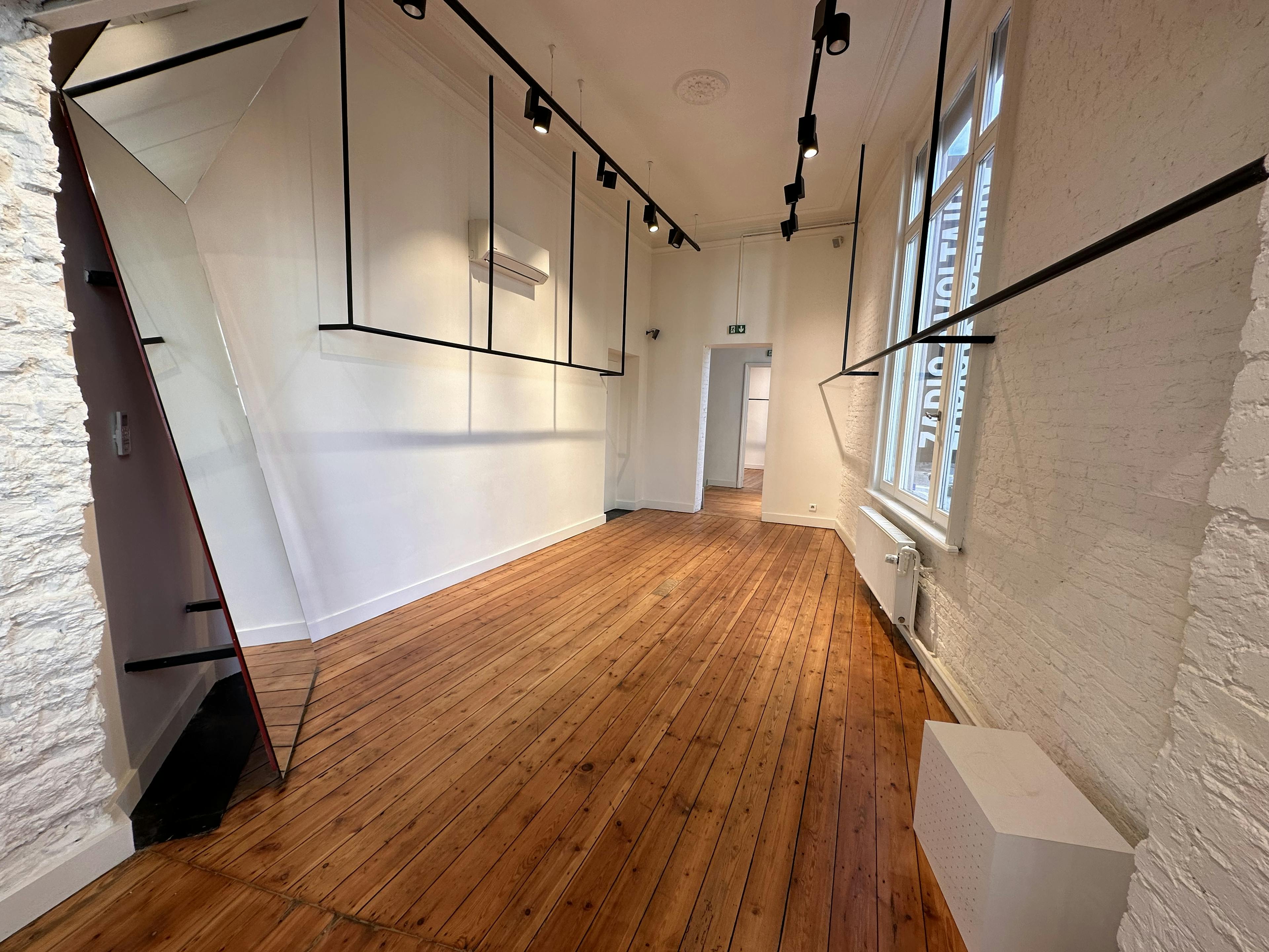 rénovation boutique zadig et voltaire salle avec miroir rénovation boutique zadig et voltaire salle avec miroir