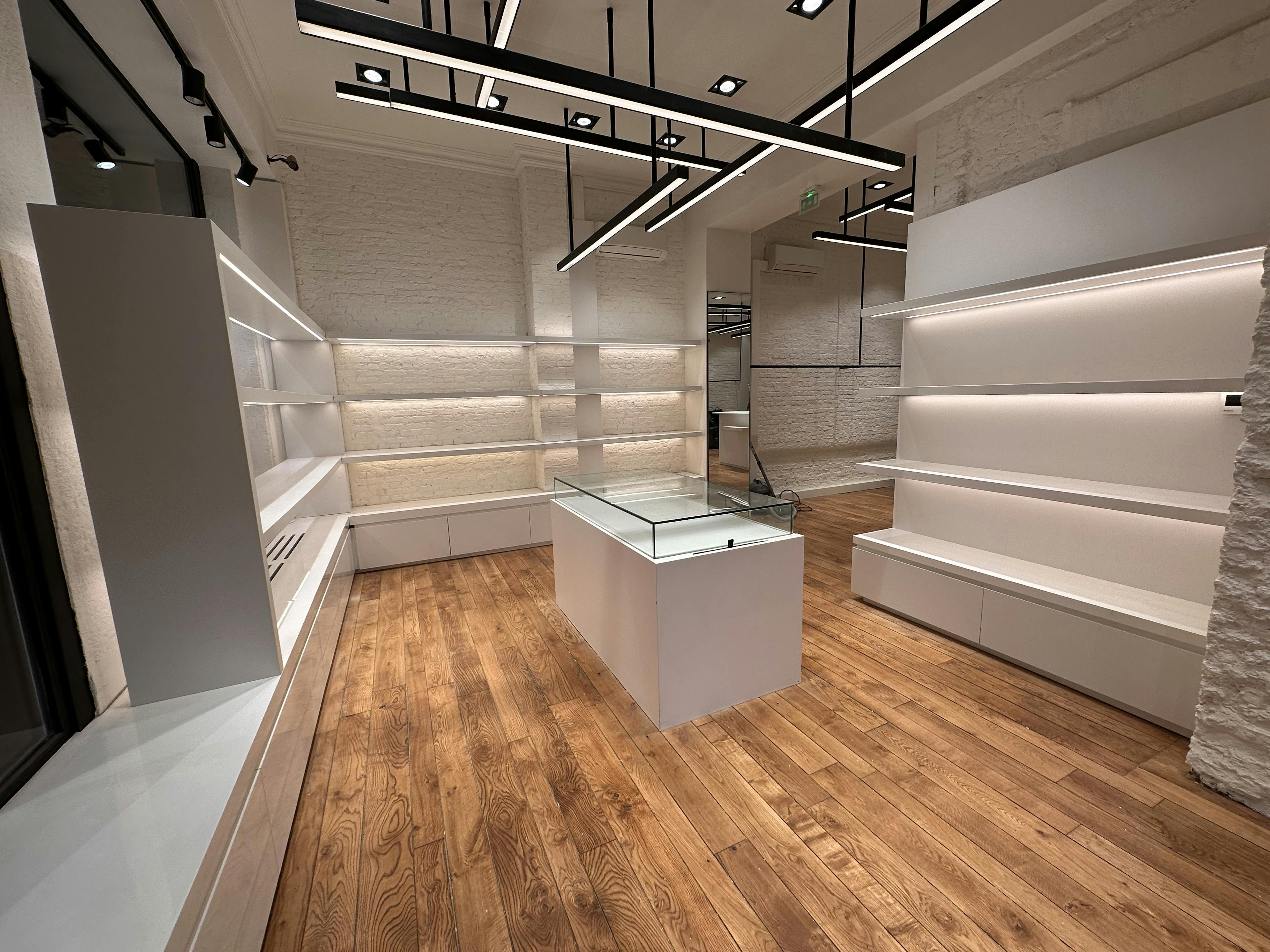 rénovation boutique zadig et voltaire rez de chaussée étagère rénovation boutique zadig et voltaire rez de chaussée étagère