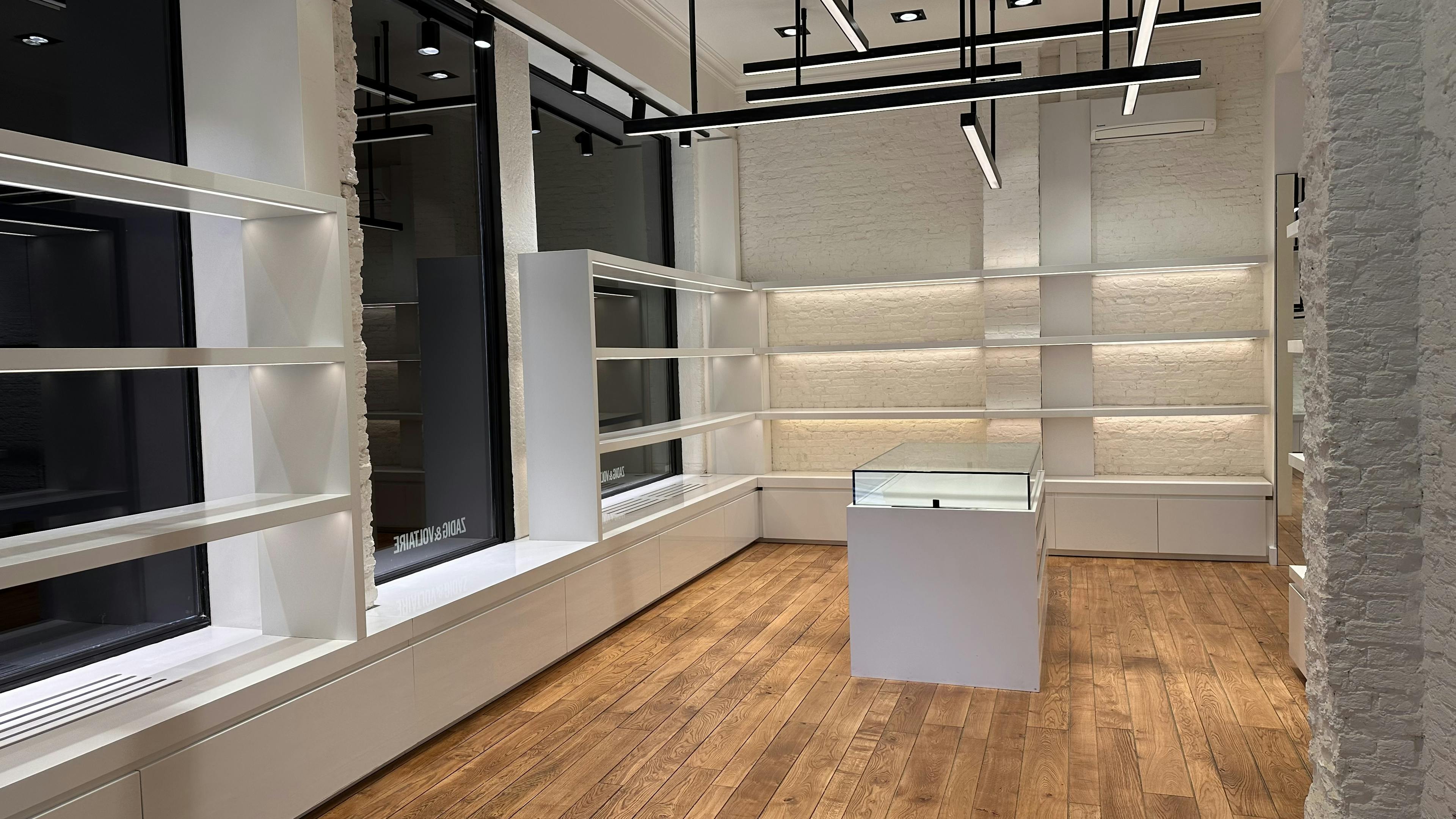 rénovation boutique zadig et voltaire étagère