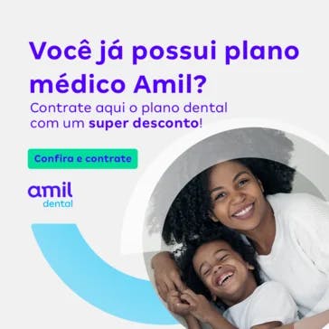 Banner Amil Dental com mulher e criança sorridentes com fundo branco, letras azuis e botão verde água