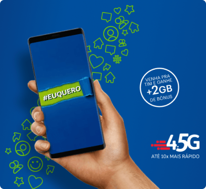 Mão segurando celular com TIM Controle com bônus de 2GB.