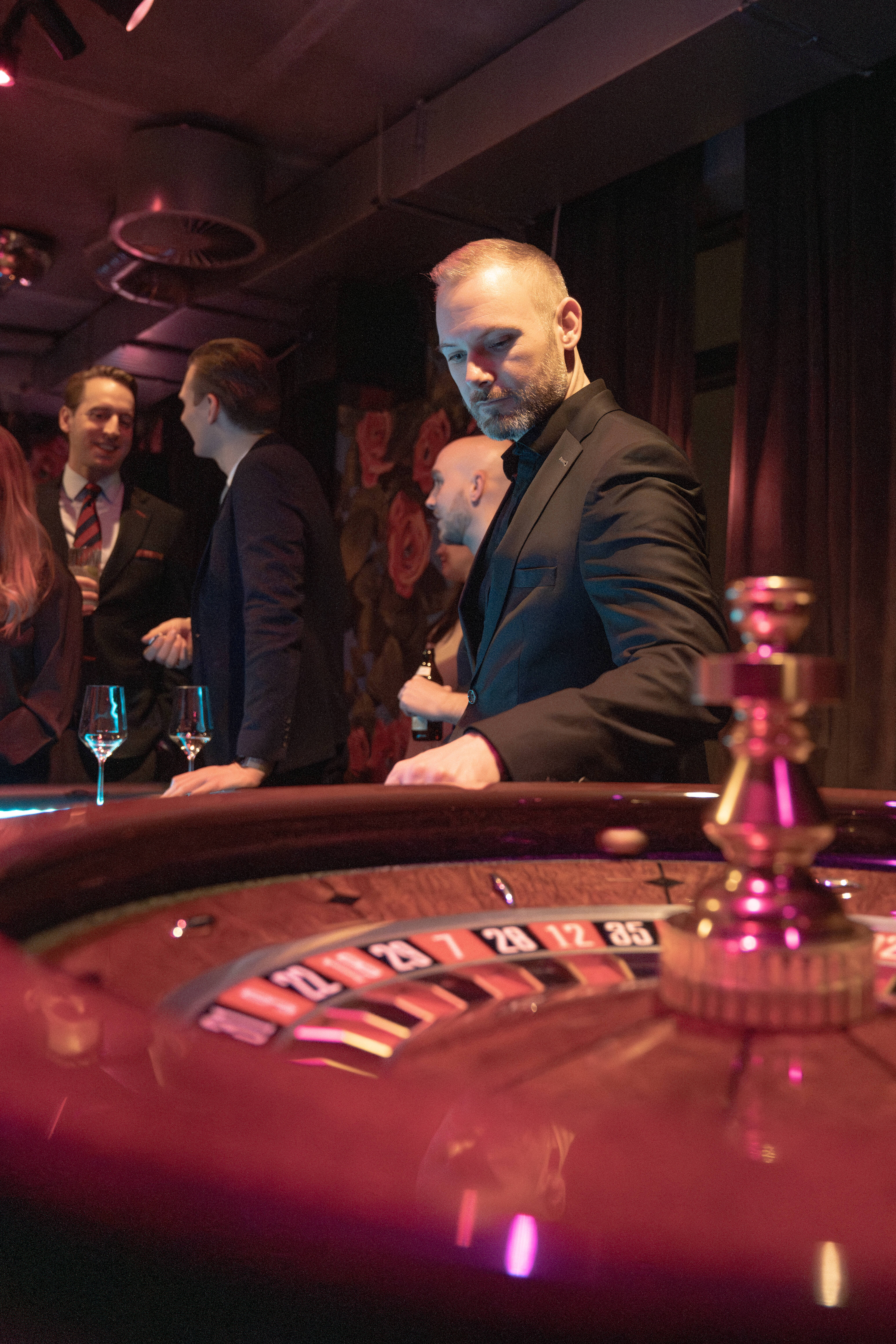 Mann am Roulette-Tisch