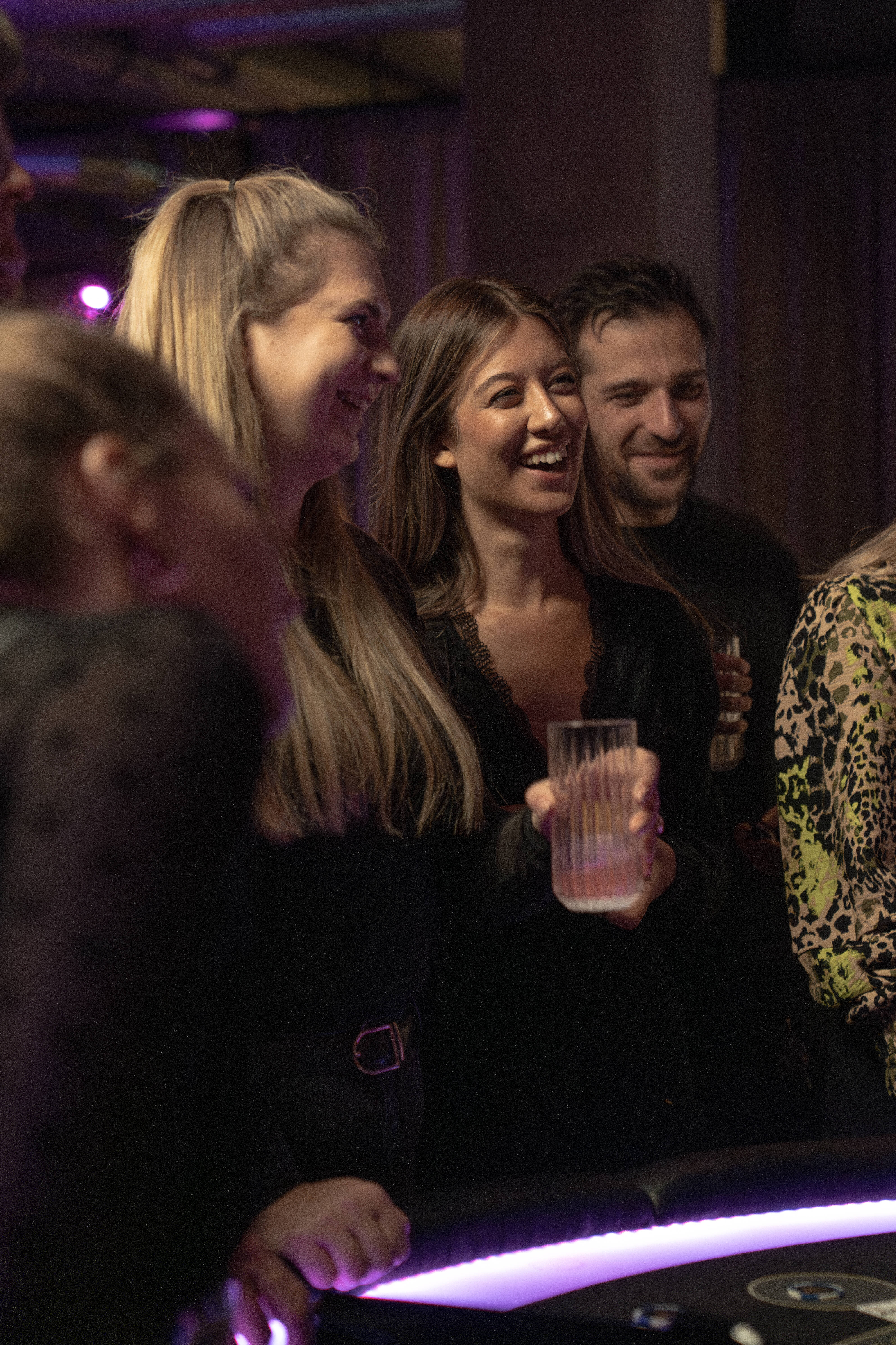 Frauen am Casinotisch