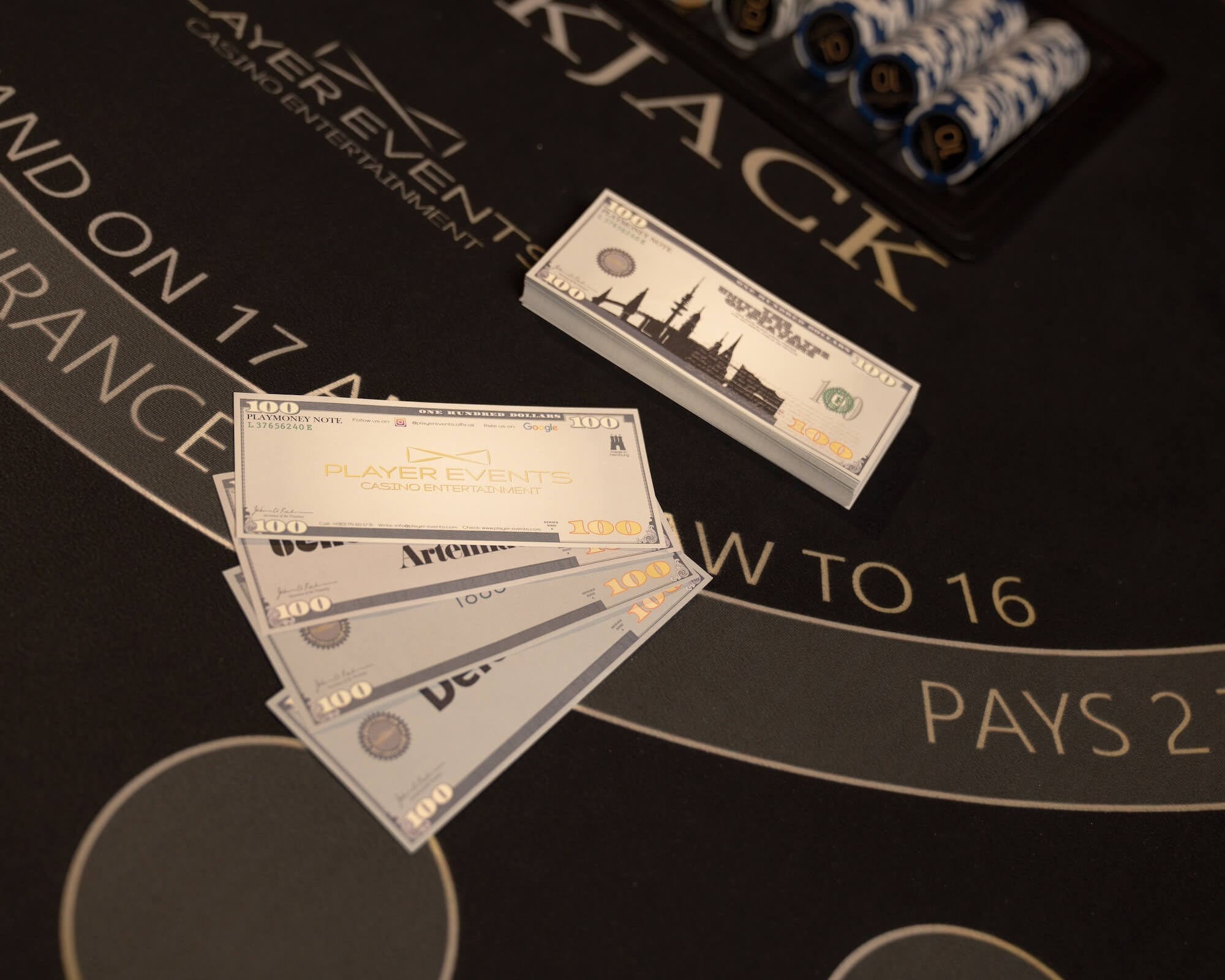 Spielgeld auf Blackjack Tisch